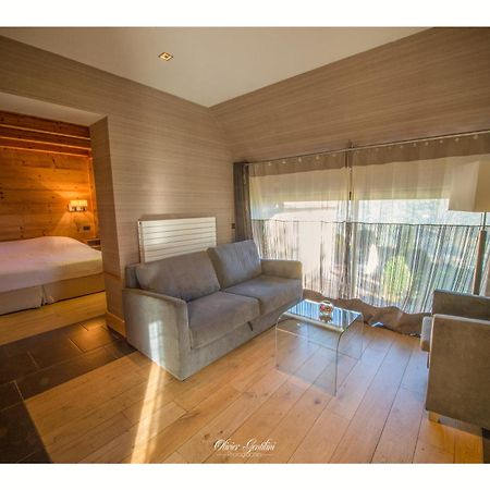 Hotel Restaurant Les Alisiers Лапутроа Екстериор снимка