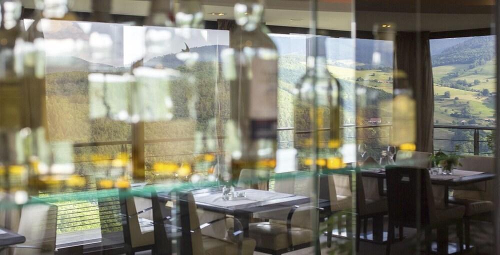 Hotel Restaurant Les Alisiers Лапутроа Екстериор снимка