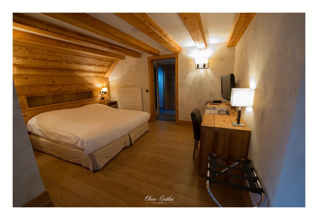 Hotel Restaurant Les Alisiers Лапутроа Стая снимка