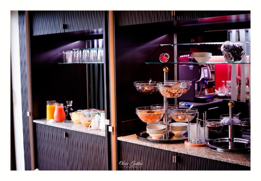 Hotel Restaurant Les Alisiers Лапутроа Екстериор снимка