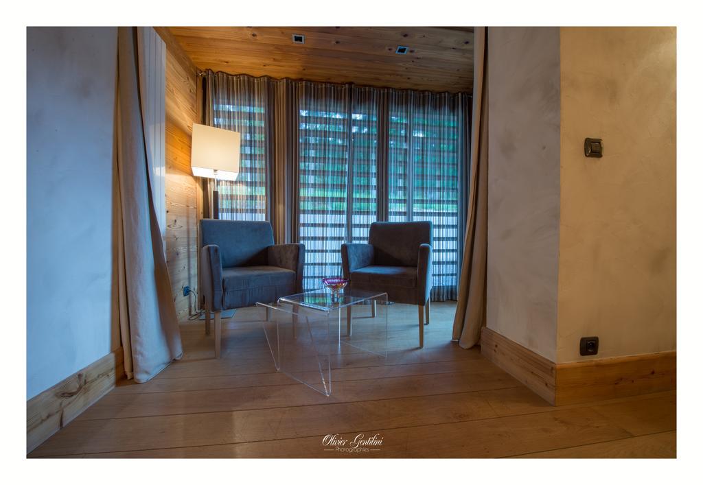 Hotel Restaurant Les Alisiers Лапутроа Стая снимка