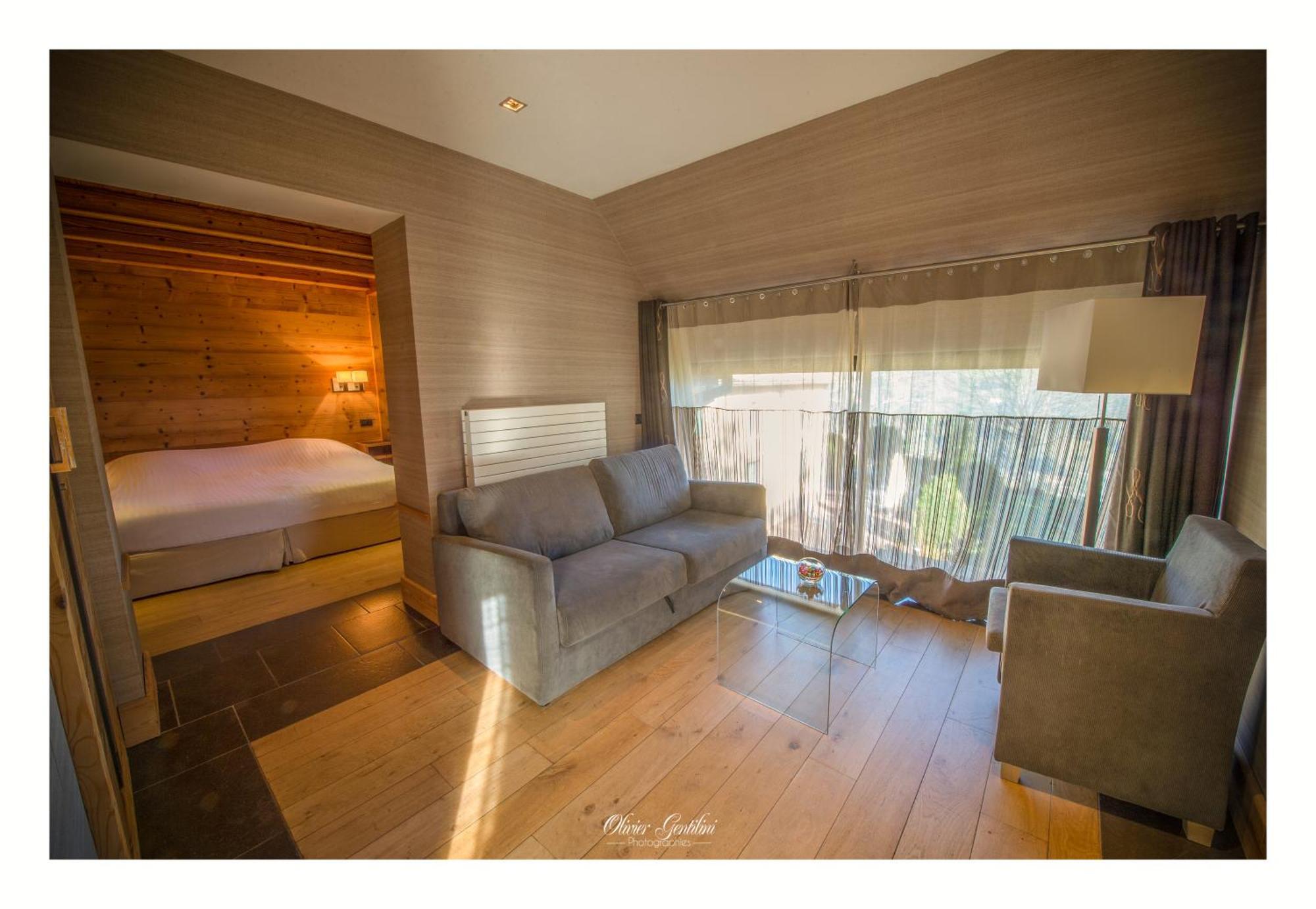Hotel Restaurant Les Alisiers Лапутроа Екстериор снимка