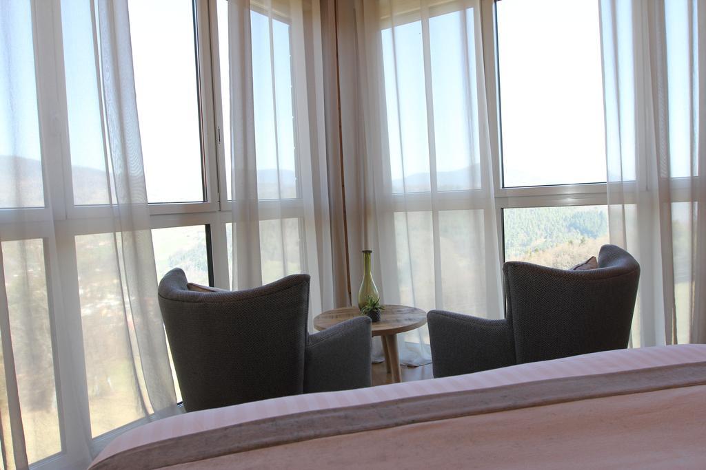 Hotel Restaurant Les Alisiers Лапутроа Екстериор снимка
