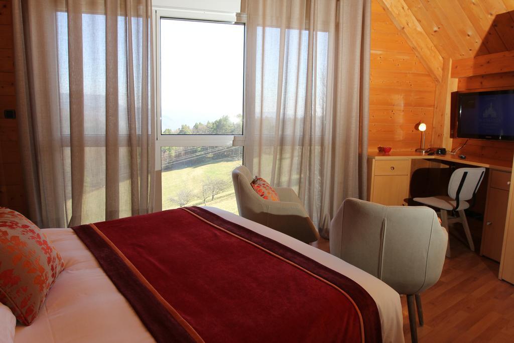 Hotel Restaurant Les Alisiers Лапутроа Екстериор снимка