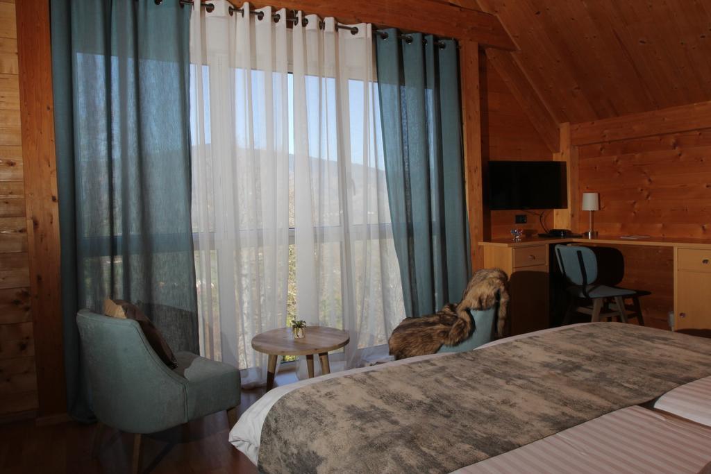 Hotel Restaurant Les Alisiers Лапутроа Екстериор снимка