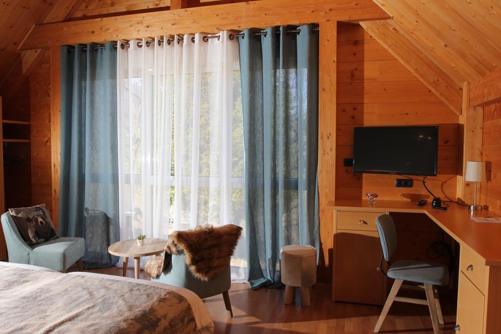 Hotel Restaurant Les Alisiers Лапутроа Екстериор снимка